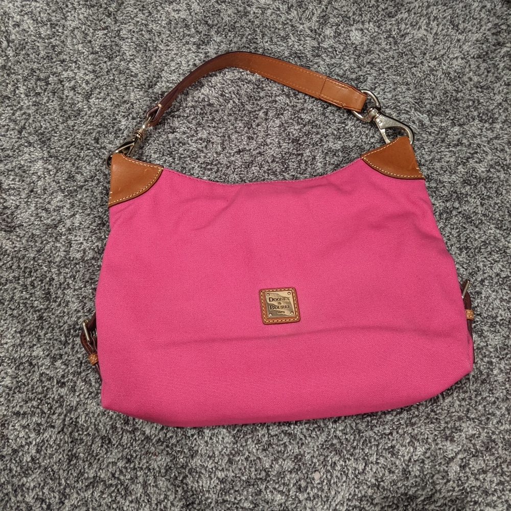 Dooney & Bourke pink handbag. In excellent like new condition!!!